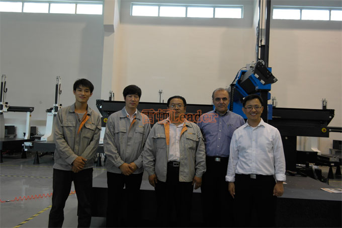 美國(guó)用戶與雷頓工程師合影